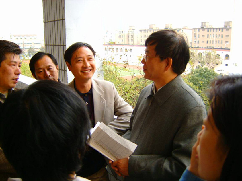 家长学校——洋泾中学家长学校简介.jpg