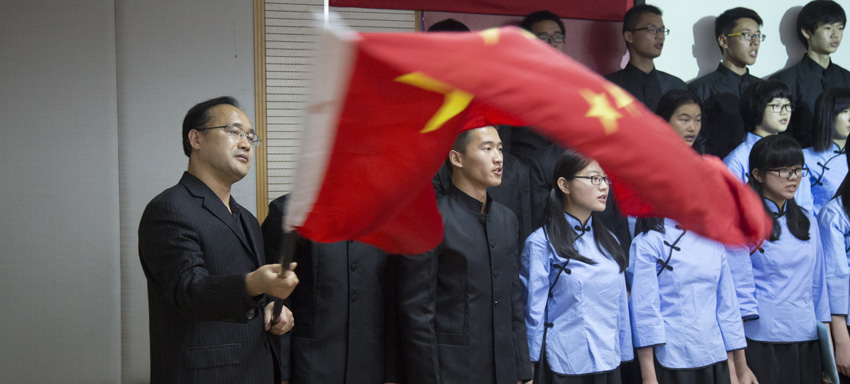 学校特色主题——洋泾中学2015年“纪念中国人民抗日战争胜利70周年”“班班有歌声”合唱比赛活动报道o.jpg