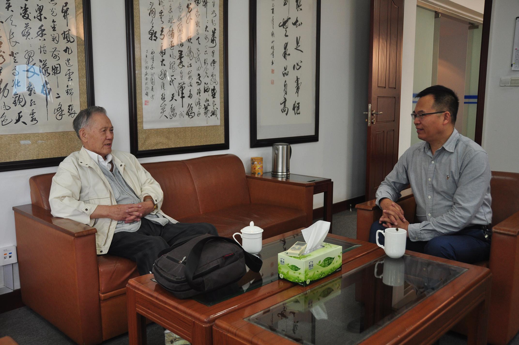 王海平校长会见章大鸿.JPG